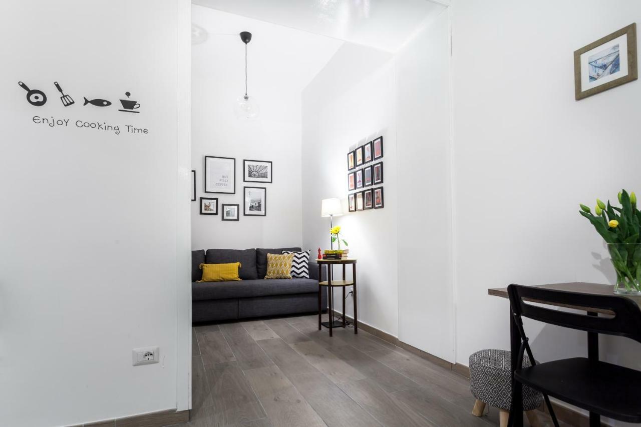Manuela Apartments Centro Storico Naples Luaran gambar