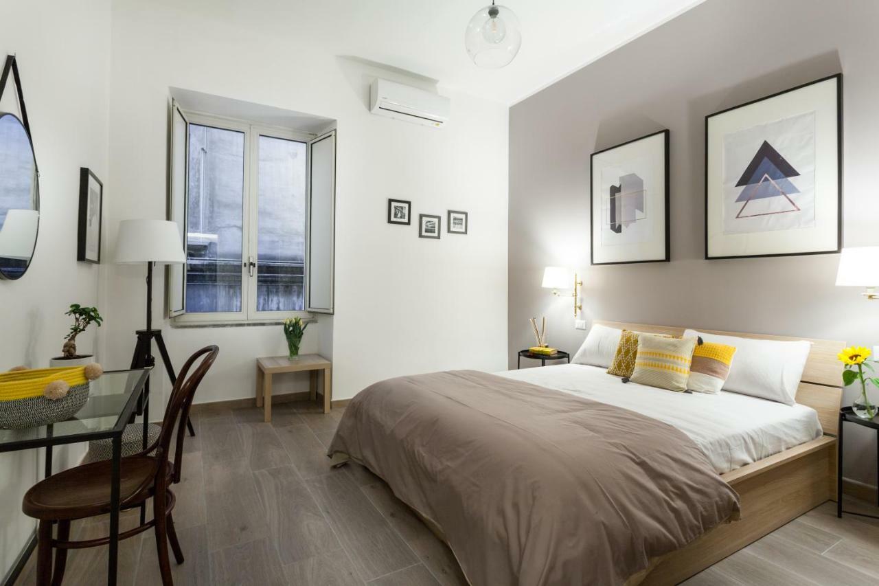 Manuela Apartments Centro Storico Naples Luaran gambar